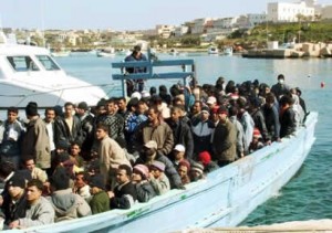 Lampedusa, bimbo nasce su un barcone