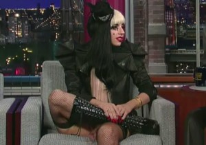 Lady Gaga: sesso a tre e nuda in Tv 