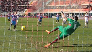Catania-Genoa 4-0: rigore di Lodi, doppio Barrientos e Bergessio