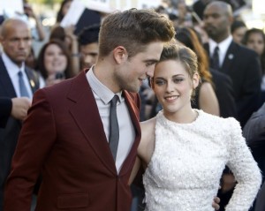 Kristen Stewart tradisce Robert Pattinson con il regista Rupert Sanders, poi si scusa