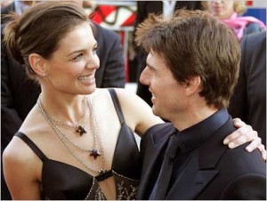 Katie Holmes e Suri torturate da Tom Cruise nella "casa degli orrori"