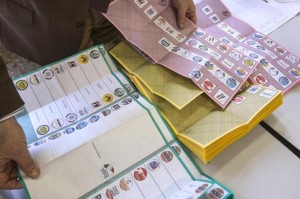 Elezioni, Instant Poll: Bersani avanti di quasi 5,5 punti, Grillo boom in Sicilia