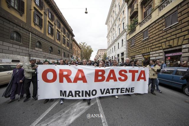 Imponente manifestazione a Roma contro il degrado periferico