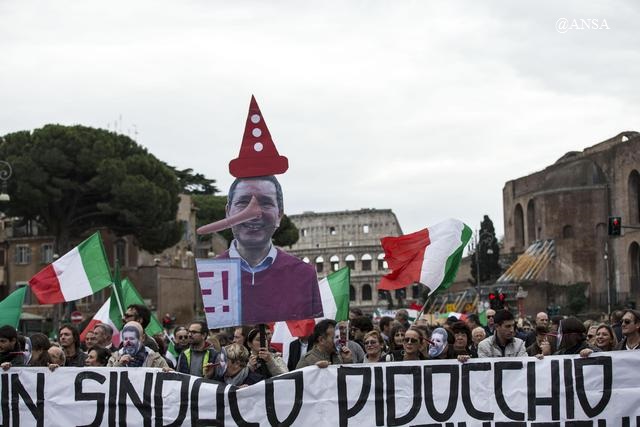 Imponente manifestazione a Roma contro il degrado periferico