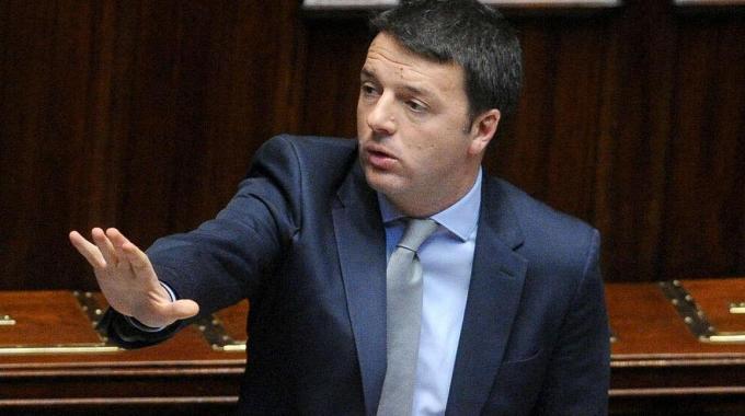 M5S: "Dimissioni di tutte le opposizioni", Renzi: "Un errore fermarsi"