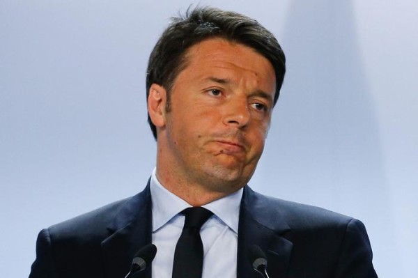 Matteo Renzi contestato alla Festa nazionale del Pd: "Non mollo"