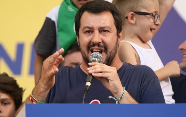 Matteo Salvini contro Vescovi e Chiesa: "Hanno proprio rotto le..."