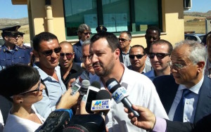 Salvini a Mineo: "Il Cara emergenza di Stato, la Germania ci prende in giro"