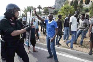 Emergenza migranti, sindaco di Ventimiglia: "Alfano ci aveva detto che il problema era risolto"