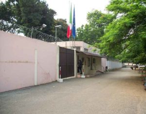 Ghana, Ambasciata Italiana: ghanese minaccia di farsi esplodere con una bombola di gas