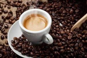 Oms: caffè non cancerogeno ma bevande molto calde possibile causa cancro esofago