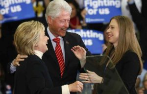 Presidenziali Usa, Bill Clinton sulla moglie Hillary: "Unica capace di cambiare in meglio le vostre vite"